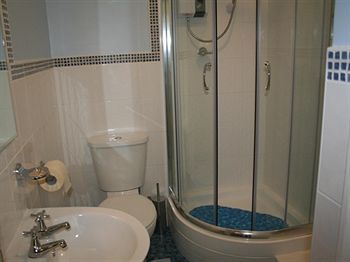 Crossways & Sea View Holiday Apartments Торки Екстериор снимка